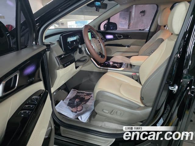 Kia Carnival 2023 — ფოტო 5/20