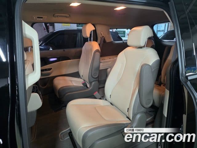 Kia Carnival 2023 — ფოტო 6/20