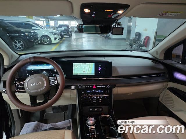 Kia Carnival 2023 — фото 10 из 20