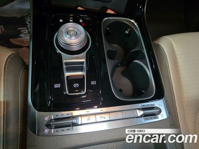 Kia Carnival 2023 — ფოტო 12/20