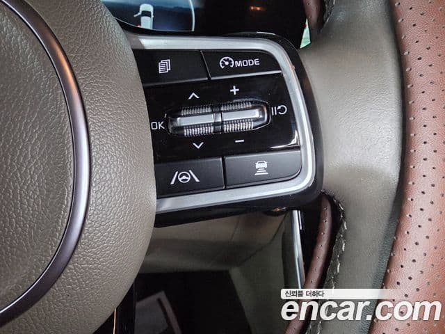Kia Carnival 2023 — фото 13 из 20