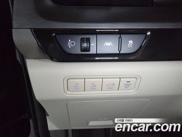 Kia Carnival 2023 — ფოტო 14/20