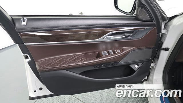 BMW 7 Series 2020 — ფოტო 14/33