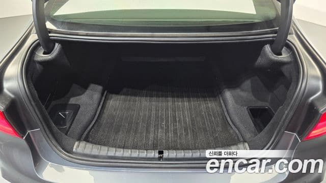 BMW 5 Series 2018 — Photo 2/20