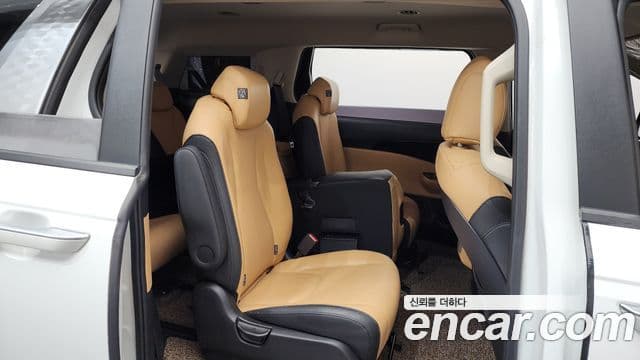 Kia Carnival 2023 — фото 11 из 20