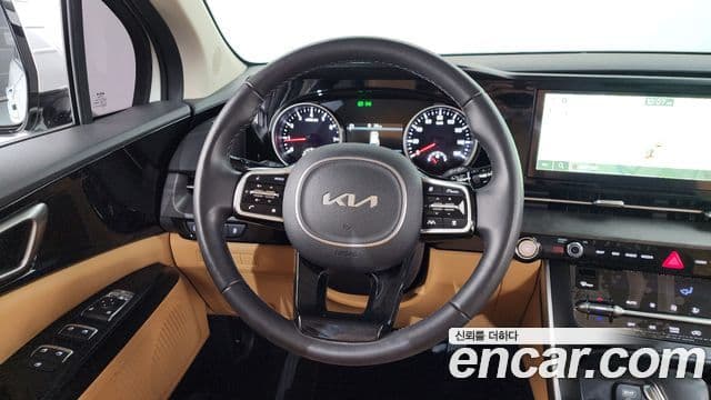 Kia Carnival 2023 — фото 12 из 20