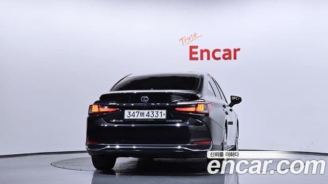 Lexus ES300h 2018 — ფოტო 4/20