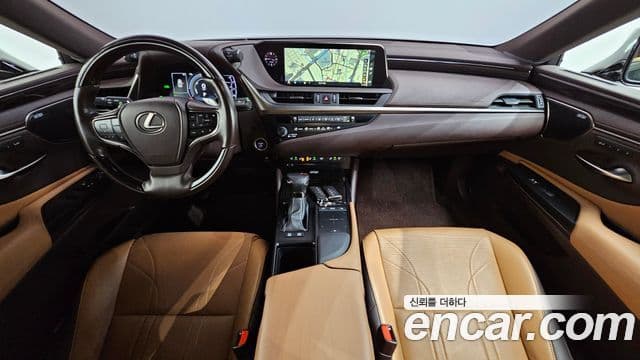 Lexus ES300h 2018 — ფოტო 7/20