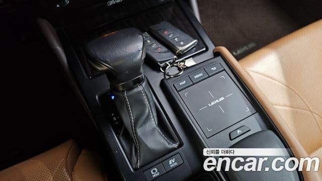 Lexus ES300h 2018 — фото 9 из 20