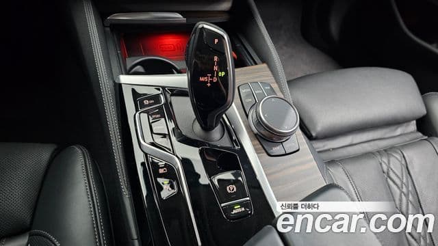 BMW 5 Series 2022 — ფოტო 9/20