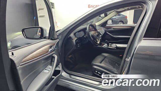 BMW 5 Series 2022 — ფოტო 10/20