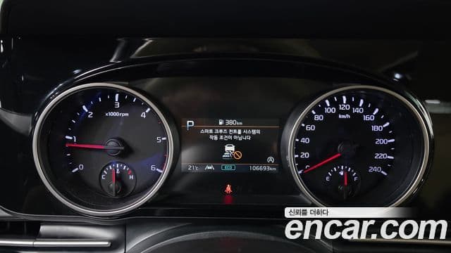 Kia Carnival 2021 — ფოტო 8/20