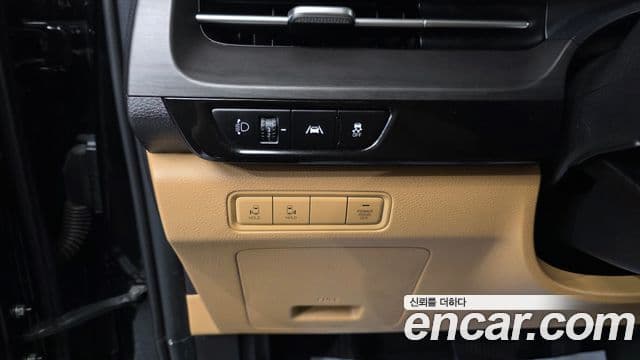 Kia Carnival 2021 — ფოტო 14/20
