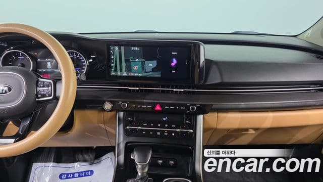 Kia Carnival 2021 — ფოტო 16/20