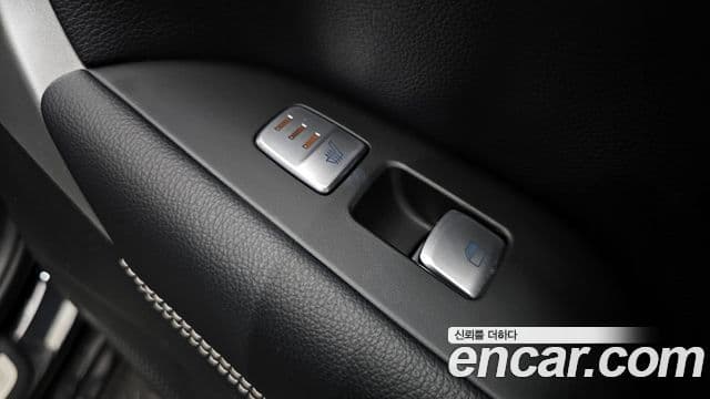 Genesis G70 2018 — ფოტო 18/20