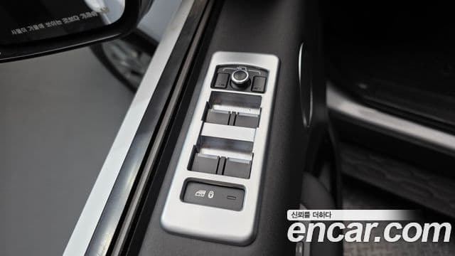Land Rover Discovery 5 2019 — ფოტო 14/20