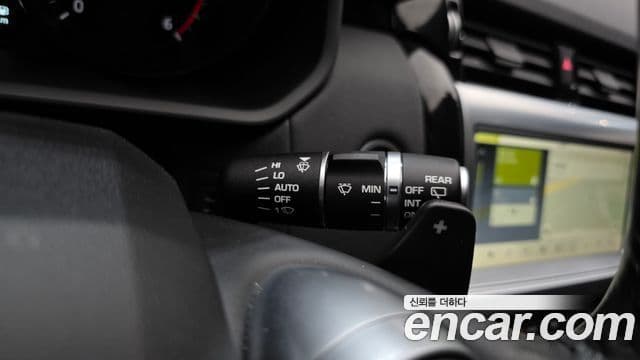 Land Rover Discovery 5 2019 — ფოტო 15/20