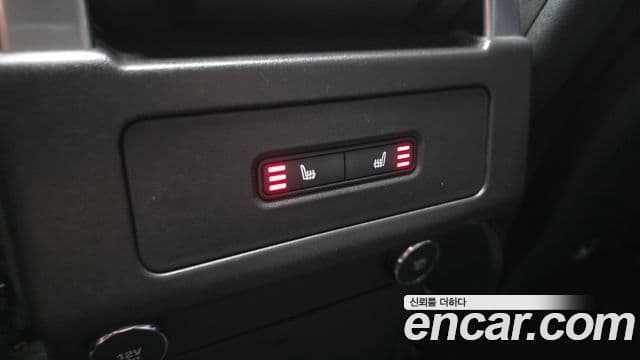 Land Rover Discovery 5 2019 — ფოტო 18/20
