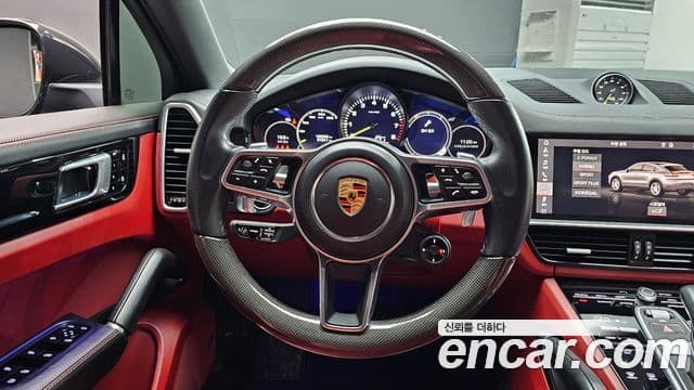 Porsche Cayenne 2021 — ფოტო 13/20