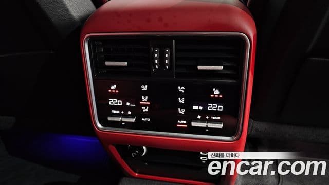 Porsche Cayenne 2021 — ფოტო 19/20