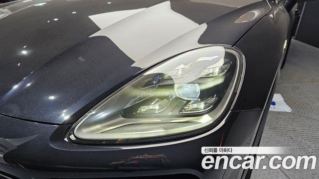 Porsche Cayenne 2021 — Photo 18/30