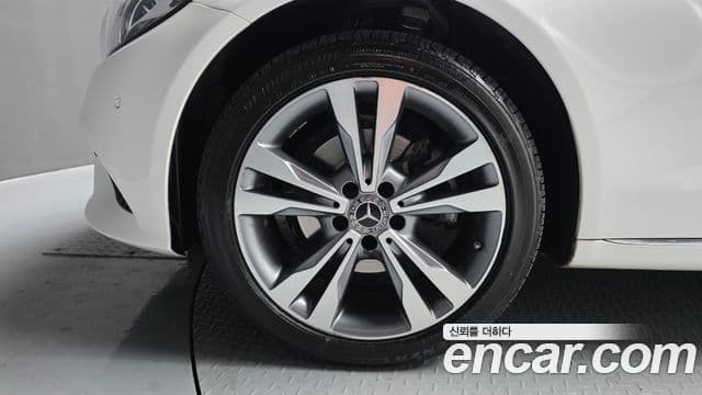 Mercedes-Benz C-Class 2020 — ფოტო 4/20