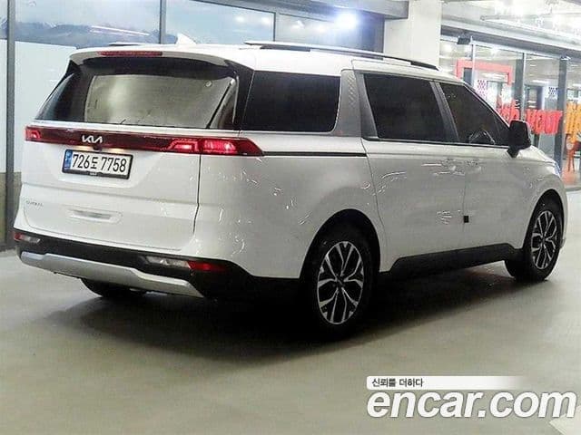 Kia Carnival 2023 — фото 4 из 20