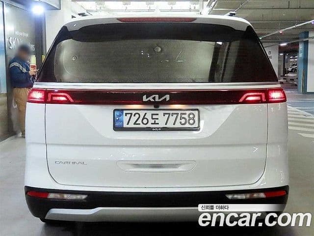 Kia Carnival 2023 — ფოტო 5/20