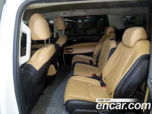 Kia Carnival 2023 — фото 10 из 20