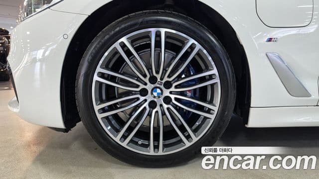 BMW 5 Series 2020 — фото 6 из 20