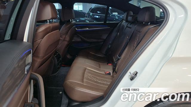 BMW 5 Series 2020 — фото 11 из 20