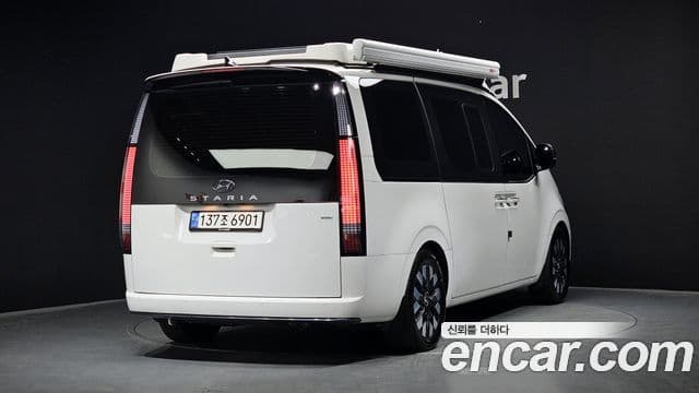Hyundai Staria 2022 — ფოტო 2/20