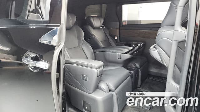 Toyota Alphard 2024 — фото 11 из 20
