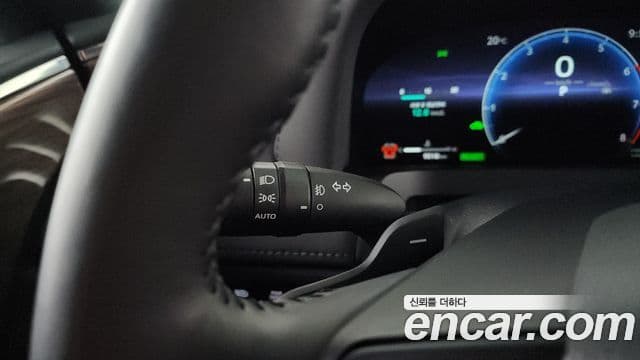 Toyota Alphard 2024 — ფოტო 19/20