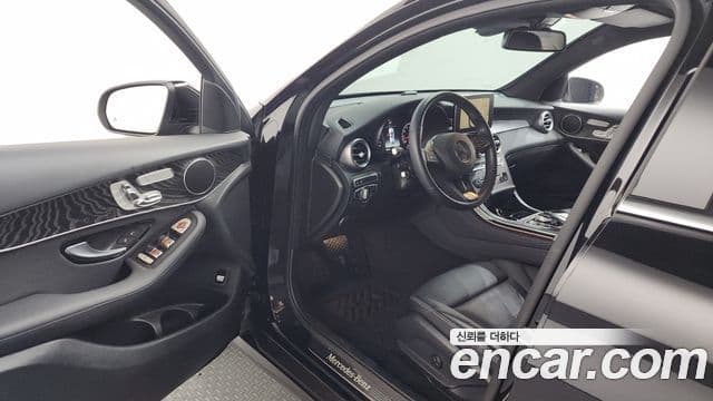 Mercedes-Benz GLC-Class 2019 — Şəkil 10/20