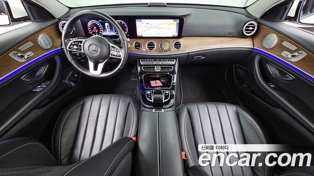 Mercedes-Benz E-Class 2019 — фото 7 из 20
