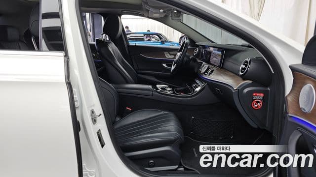 Mercedes-Benz E-Class 2019 — ფოტო 11/20