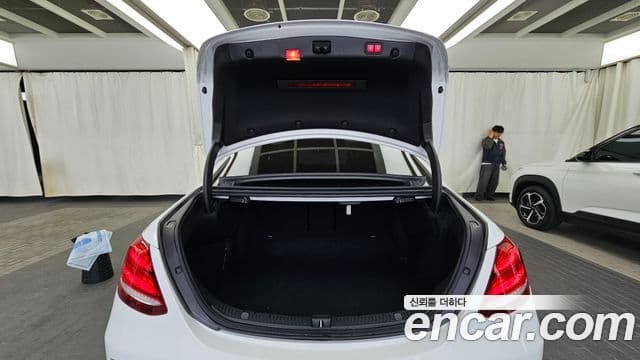 Mercedes-Benz E-Class 2019 — фото 20 из 20