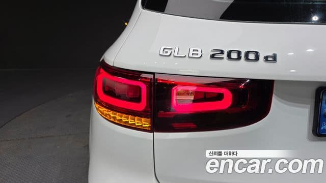 Mercedes-Benz GLB-Class 2022 — Photo 17/34