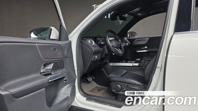 Mercedes-Benz GLB-Class 2022 — Photo 14/34