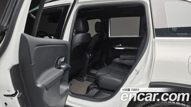 Mercedes-Benz GLB-Class 2022 — Photo 28/34