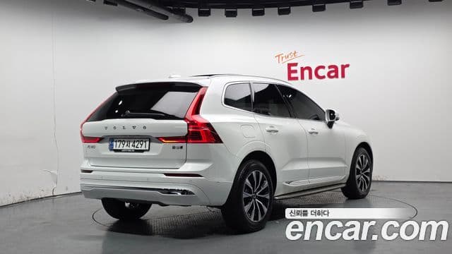 Volvo XC60 2023 — ფოტო 2/20