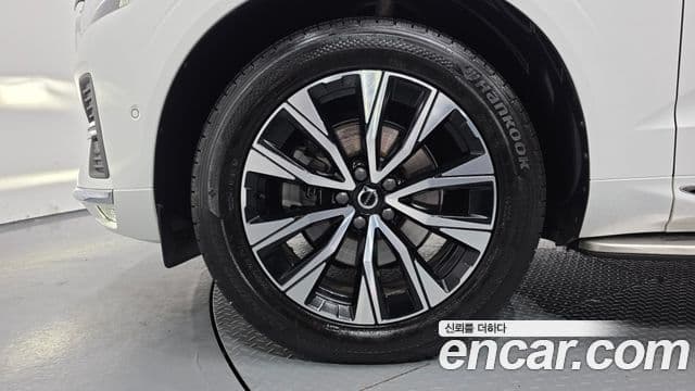 Volvo XC60 2023 — ფოტო 5/20