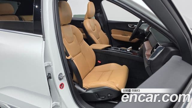 Volvo XC60 2023 — ფოტო 12/20