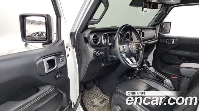 Jeep Wrangler 2019 — Şəkil 10/20
