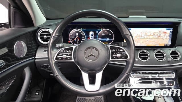 Mercedes-Benz E-Class 2019 — Фото 13/20