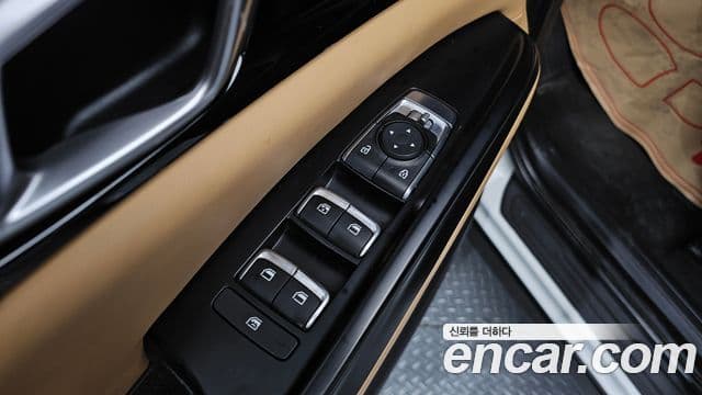 Kia Carnival 2022 — фото 12 из 20
