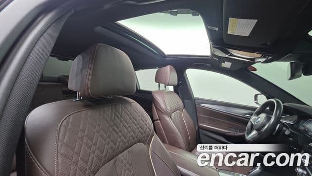 BMW 5 Series 2019 — фото 20 из 20