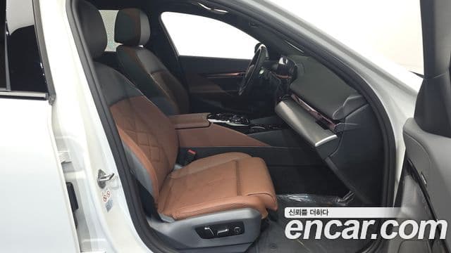 BMW 5 Series 2024 — фото 10 из 20