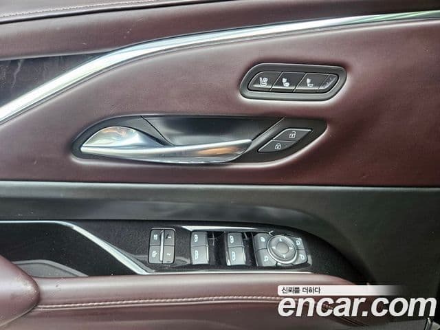 Cadillac Escalade 2021 — Photo 1/20